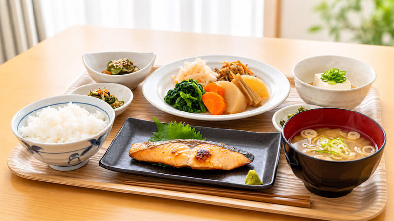 施設内厨房で提供している和食の食事例